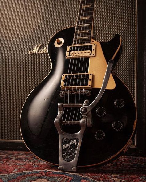 Black Les Paul Guitar, Black Les Paul, The Original Family, 1959 Gibson Les Paul, Vintage Les Paul, Gibson Les Paul Studio, Gibson Electric Guitar, Gibson Epiphone, Les Paul Guitars