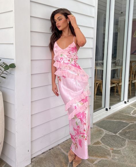 Pink Dress Formal Long, Garden Party Formal Wedding Guest, Floral Dresses Aesthetic, Garden Wedding Guest Outfit, Guest Wedding Outfits, Pink Dress Wedding Guest, Garden Party Outfits, Pjo Outfits, Floral Outfit Ideas