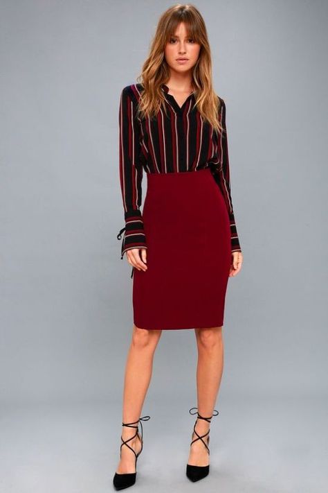 How To Pull Off Business Casual Day Of Rush & Look Like A Style Icon - Society19 Maroon Pencil Skirt Outfit, Burgundy Pencil Skirt Outfit, Pencil Skirt Outfit Winter, Skirt Outfit Winter, Pencil Skirt Outfit, Pencil Dress Outfit, Simple Work Outfits, Pencil Skirt Fashion, Trendy Work Outfit