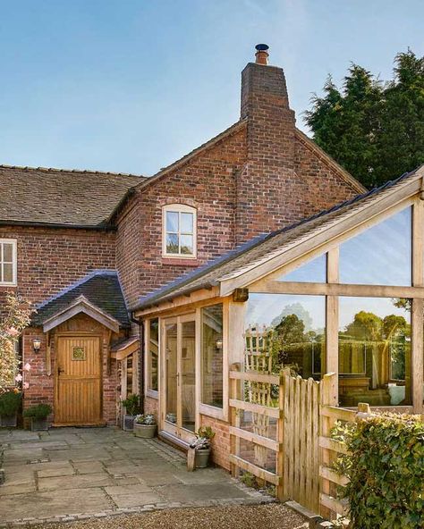 Cottage Rear Extension Ideas, English Cottage Extension, Victorian Cottage Extension, Cottage With Extension, Country Cottage Extension, Old Cottage Modern Extension, Old Cottage Extension, House Extensions Ideas, Country House Extension