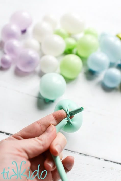 Balloon Garland Cake Topper Tutorial Diy Mini Balloons, Diy Mini Balloon Cake Topper, Diy Balloon Cake Topper, Diy Mini Balloon Garland, Mini Balloon Cake Topper, Tiny Balloon Garland, Bubble Cake Topper, Bubble Balloon Garland, Balloon Shapes Diy