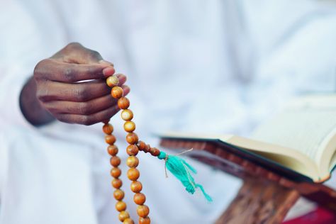 Five lessons to learn from Fatima, the daughter of Prophet Mohammad - The Muslim Vibe Prophet Mohammad, Prayers For Him, Strong Faith, The Prophet, Prophet Muhammad, Writing A Book, How Many, To Learn, Men And Women