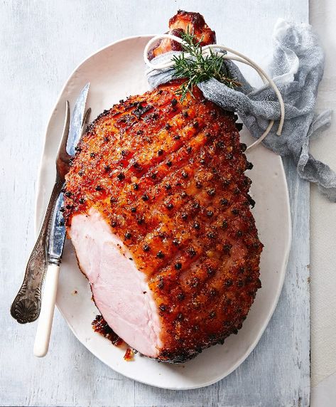 The best recipe for your ham this Christmas. Essen, Christmas Ham, Xmas Ham, Christmas Ham Recipes, Ginger Glaze, Christmas Dinner Menu, Ham Recipe, Ham Glaze, Christmas Lunch