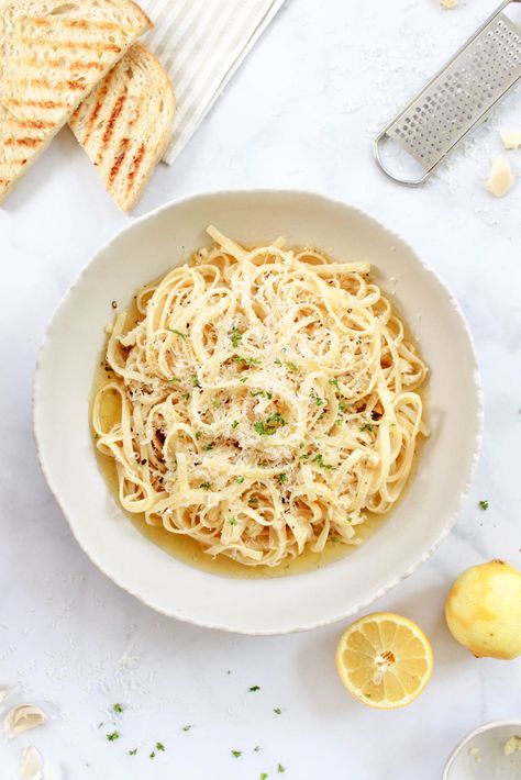 Garlic Lemon White Wine Pasta Sauce White Sauce For Seafood Pasta, Linguine With Lemon Sauce, White Wine Lemon Butter Sauce Pasta, Lemon Wine Sauce Pasta, Lemon Garlic White Wine Shrimp Pasta, Lemon White Wine Pasta, White Wine Sauce Pasta, Garlic Butter Pasta Sauce, Pasta With White Wine Sauce