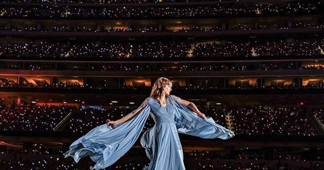 Taylor Swift Fotos, University Of South Florida, Estilo Taylor Swift, Laptop Wallpapers, Eras Tour Outfits, American Universities, Taylor Swift The Eras Tour, Taylor Swift Concert, Tour Outfits