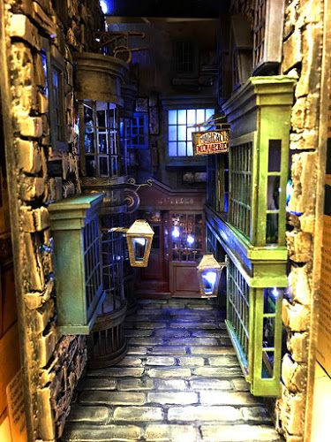 boozybear: Diagon Alley Book Nook Diagon Alley Book Nook Diy, Diagon Alley Diorama, Book Nook Diagon Alley, Booknook Miniature, Diagon Alley Book Nook, Harry Potter Book Nook, Harry Potter Diagon Alley, Bookshelf Art, Harry Potter Halloween