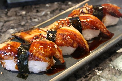 Unagi Sushi, Eel Sushi, Eel Sauce, Shrimp Sushi, Sushi Recipes, Healthy Diet Recipes, Japan Food, Fat Burning Foods, Bento Box