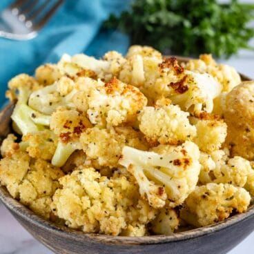 How to make Parmesan Roasted Cauliflower Recipe - Crazy for Crust Baked Cauliflower Recipe, Easy Roasted Cauliflower, Roasted Cauliflower Recipe, Vegetable Side Dishes Healthy, Parmesan Roasted Cauliflower, Roasting Vegetables, Crazy For Crust, Roasted Cauliflower Recipes, Vegetable Side Dish