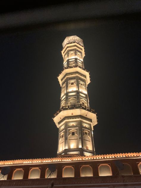 #jaipur #rajasthan #tower #old #nightlight #architecture #architecturephotography #pinkcity #aesthetic #pattern #lighting #night Jaipur Snapchat, Jaipur Night, Amer Fort Jaipur, Best Cb, Jaipur City, Amer Fort, Dark Background Wallpaper, Jaipur Rajasthan, Dark Background