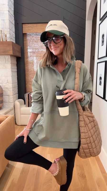 70 Degree Fall Weather Outfit, Comfy Winter Outfits Lazy Days, 60 Degree Weather Outfit, Sister Studio, Casual Outfits For Moms, Fall Trends Outfits, Daily Fashion Inspiration, Inspo Outfit, Athleisure Fashion