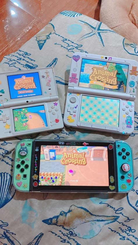 Nintendo Switch Game Collection, Nintendo Switch Collection, Animal Crossing Collection, Animal Crossing Switch Aesthetic, Animal Crossing Stuff, Animal Crossing Wild World Aesthetic, Animal Crossing Accessories, Nintendo Switch Aesthetic Case, Nintendo 3ds Aesthetic