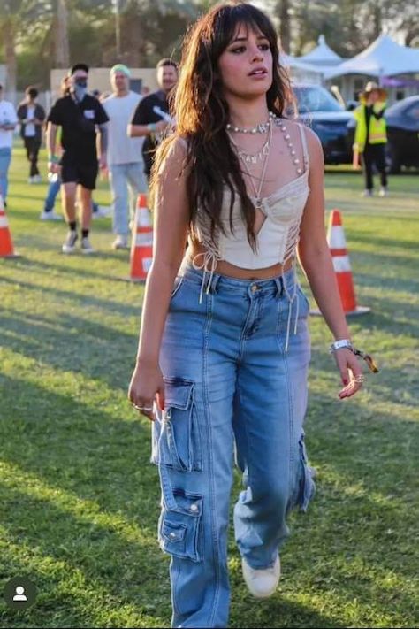 50+ Cool Spring Summer Concert Outfit Ideas and Music Festival Outfit Ideas for Different Styles Coachella Celebrities Outfits, Outdoor Festival Outfit, Camila Cabello Style, Summer Concert Outfits, Summer Concert Outfit Ideas, Music Festival Outfit Ideas, Outdoor Concert Outfit, Country Concert Outfit Ideas, Puffer Outfit