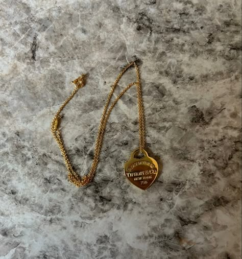 Gold Tiffany Necklace Heart, Gold Necklace Tiffany, Tiffany Gold Necklace Heart, Tiffany And Co Gold Necklace, Tiffany And Co Necklace Aesthetic, Tiffany And Co Necklace Gold, Tiffany Necklace Layering, Tiffany Necklace Gold, Tiffany Necklace Aesthetic