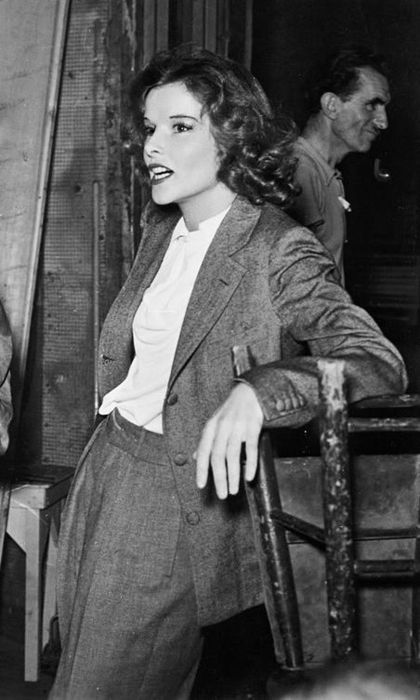 Kathryn Hepburn Style, Katherine Hepburn Style, Kate Hepburn, Katherine Hepburn, Stage Door, Old Hollywood Movies, Barry Manilow, Hepburn Style, Katharine Hepburn