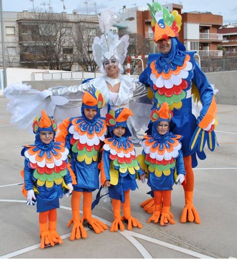 bird family Alice In Wonderland Fancy Dress, Parrot Costume, Bat Costume, Kids Carnival, Dragon Kid, Bird Costume, Christmas Shows, Group Costumes, Costume Themes