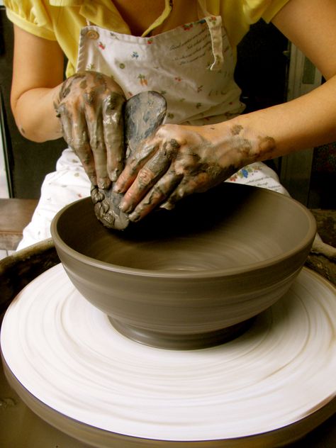 Spin that wheel Make that pottery Feel that clay Create Garden Pottery, Pottery Tools, Diy Pottery, Pottery Classes, Pottery Sculpture, Japanese Pottery, Pottery Wheel, Potters Wheel, Pottery Making