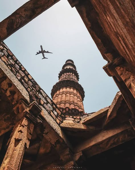 Beautiful shot of Qutub Minar, Delhi. Credit: Prabhat Vashisht #travel #traveller #travelling #architecture #delhi #qutubminar Delhi Monuments, Delhi Market, Artist Challenge, Monument In India, Delhi Tourism, Silent Witness, Qutub Minar, City Life Photography, Delhi Travel