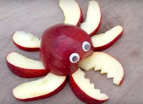 Fruit Animals So Adorable You'll Keep Them Alive At ALL Costs Apple Crab, Strawberry Butterfly, Vegetable Animals, Fruit Sculptures, Fruit Creations, Fruit Animals, Spring Fruit, Food Art For Kids, Food Sculpture