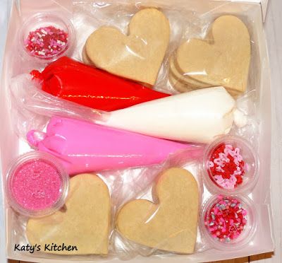 Katy's Kitchen: DIY Valentine Cookie Decorating Kit Cookie Kit Gift, Valentine Cookie Decorating, Valentine Cookie Kit, Heart Cookies Decorated, Valentines Bakery, Sugar Cookie Kit, Cookie Kits, Valentine Cookies Decorated, Cookie Decorating Supplies