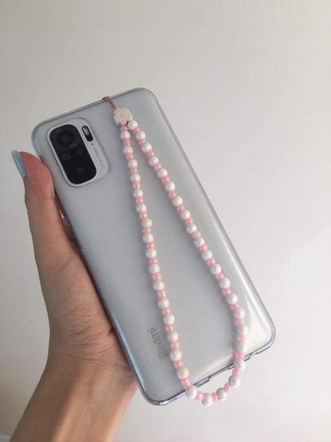 Diy Phone Strap, قلادات متدلية, Phone Bling, Ankle Bracelets Diy, Phone Straps, Strap Phone, Girly Phone Cases, Indie Jewelry, Bead Charms Diy