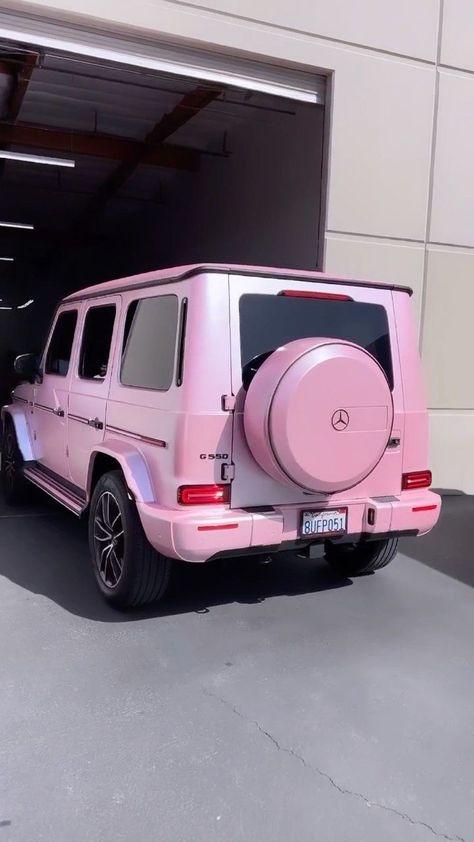 Gwagon Mercedes Aesthetic Pink, Gwagon Mercedes Pink, Light Pink G Wagon, Black G Wagon Pink Interior, Pink G Wagon Mercedes Benz, Pink G Wagon, Pink Wagon, Pink Suv, Girl Cars