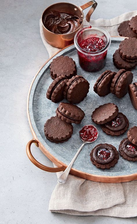 chocolate raspberry sandwich cookies Raspberry Sandwich Cookies, Raspberry Sandwich, Sandwich Cookie, Tiny Treats, Chocolate Sandwich, Gourmet Cookies, Ultrasonic Cleaner, English Breakfast, Prop Styling