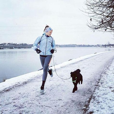 Running With Dog, Sports Bra For Running, Dogs Pics, Dogs Running, Running Aesthetic, Running Photos, Running Buddies, Running Day, Winter Running