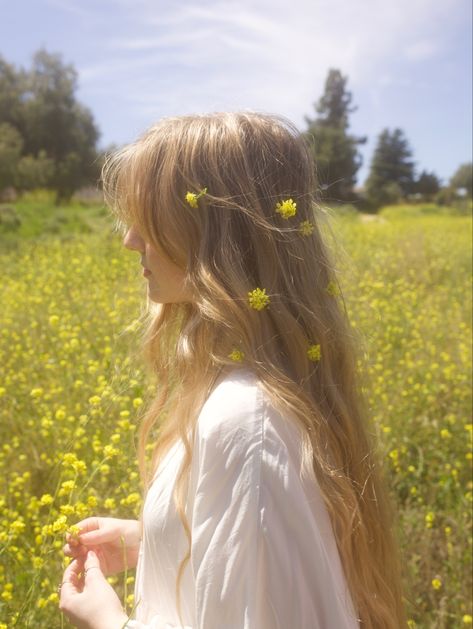 Nature, Flower Garden Photoshoot Aesthetic, Laying In A Field Of Flowers Aesthetic, Flowers In Blonde Hair, Person Laying In Flower Field, Laying In Flowers Photography, Spring Flowers Photoshoot, Girl With Flowers In Her Hair, Spring Field Photoshoot