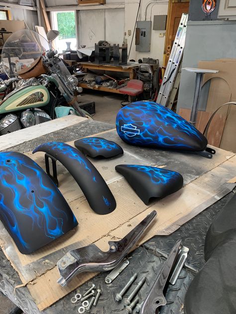 Choppers Motorcycles, Motorcycle Art Painting, Custom Bikes Cafe Racers, Custom Motorcycle Paint Jobs, Kustom Paint, Custom Bagger, Custom Paint Motorcycle, Custom Motorcycles Harley, Blue Motorcycle