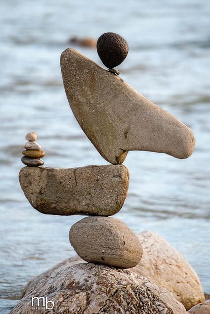 Stone balance artist Stone Sculptures, 3d Printing, Gravity Art, Crystal Garden, 3d Printer Diy, Diy Building, Stone Sculpture, 3d Printer, Gravity