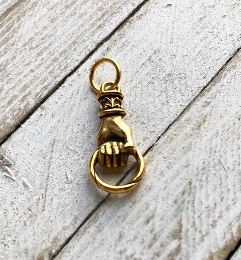 Hand Charm Jewelry, Magpie Hoard, Avatar Dress, Hold On To Hope, Ring Charm Necklace, Sacred Jewelry, Shein Haul, Hand Pendant, Silver Gold Jewelry