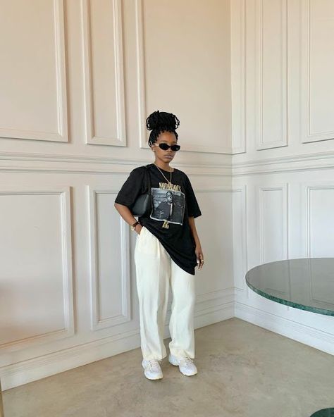 Palazzo Pants Casual Outfit, Linen Outfits Black Women, Asymmetrical Outfit Street Styles, Street Business Casual Outfits, Modest Lookbook Outfits, Business Streetwear Women, Modest Streetwear Summer, Elevated Loungewear Outfits, Sweater Vest And Dress