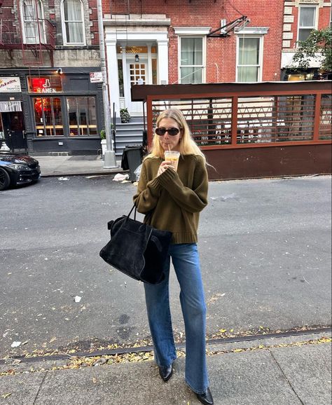 February Vibes, Nyc November, 2023 Sweater, Outfit Uni, 2024 Inspiration, Coastal Granddaughter, City Outfits, Espresso Martini, Scandi Style