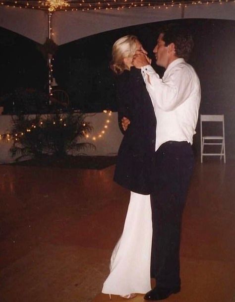 Carolyn Besette Kennedy Carolyn Bessette, Jfk Jr, The Love Club, Julia Roberts, Wedding Mood, Wedding Pics, Here Comes The Bride, Wedding Bells, Marry Me