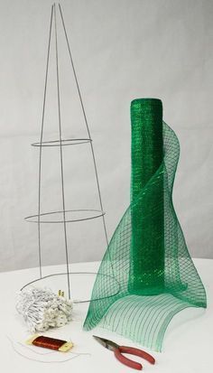 Party Ideas by Mardi Gras Outlet: Deco Mesh Christmas Tree made with a Tomato Cage: Tutorial Deco Mesh Christmas Tree, Tomato Cage Crafts, Mesh Christmas Tree, Tomato Cage Christmas Tree, Tomato Cages, Navidad Diy, Front Porch Christmas Decor, Christmas Deco, Xmas Crafts