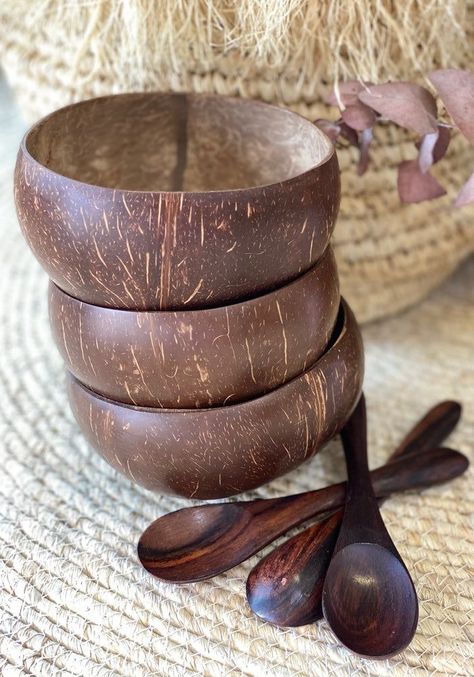 Coconut Bowl with Spoon Acia Bowls, Coconut Shell Bowl, Cute Coconut, Coconut Shell Crafts, Macrame Hammock, Shell Bowl, Shell Chandelier, Coconut Drinks, Coconut Smoothie