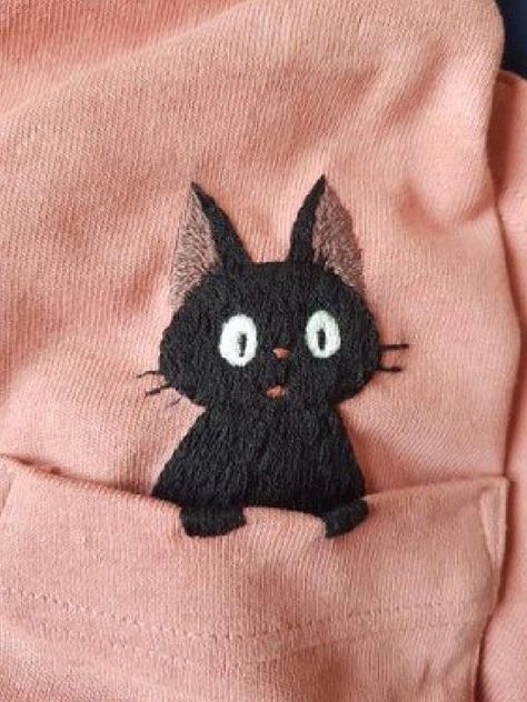 Embroidering On Clothes, Embroidery On Backpack, Tshirt Embroidery, Cat Memes Funny, Embroider Ideas, Clothes Embroidery Diy, Diy Bead Embroidery, Kiki's Delivery Service, Diy Embroidery Patterns