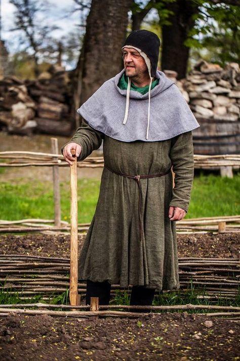 Celebrity Coachella, Dark Academia Fashion Aesthetic, Dark Academia Aesthetic Fashion, Medieval Peasant, Indie Outfits Aesthetic, Coachella Outfits, Medieval Clothes, Dark Academia Fashion, Academia Fashion