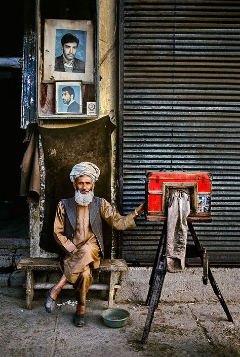 Portrait Photographer in Afghanistan | Bored Panda Steve Mccurry Portraits, Steve Mccurry Photos, Photos Black And White, Steve Mc, Steve Mccurry, Afghan Girl, Hermitage Museum, Ansel Adams, Alexander The Great