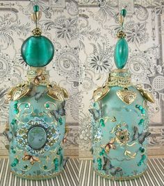 Artfully Musing: Frosting and Other Decorative Techniques for Altering Bottles– Tutorial Decopage Ideas On Bottles, Altered Bottles Tutorial, Altered Jars, Pretty Bottles, Decorated Bottles, Decorative Bottles, Glass Bottles Art, Beautiful Perfume Bottle, Antique Perfume Bottles