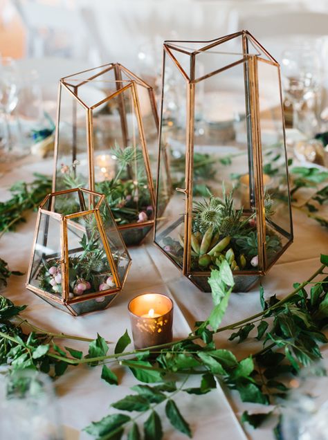 Green Wedding Centerpieces, Greenery Wedding Centerpieces, Terrarium Centerpiece, Expensive Flowers, Green Centerpieces, Unique Wedding Flowers, Wedding Floral Centerpieces, Geometric Wedding, Flower Centerpieces Wedding