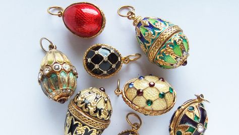 Upgrade Home, Bracelets Trendy, Russian Jewelry, Faberge Jewelry, Faberge Eggs, Egg Art, Home Decorating Ideas, 판타지 아트, Vintage Jewels