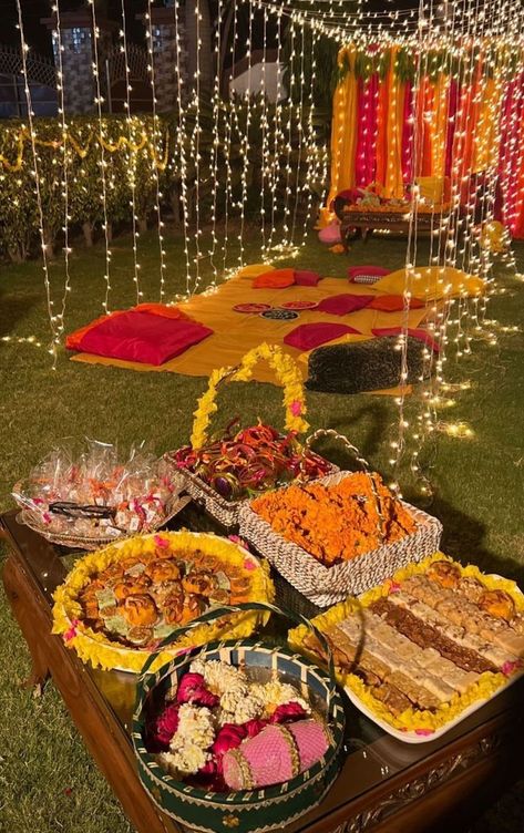 Pakistani Wedding Ceremony, Simple Desi Wedding Decor, Qawali Night Aesthetic, Dholki Props, Dholki Ideas, Brown Parents, Shadi Decor, Mehndi Decoration Ideas, Qawali Night