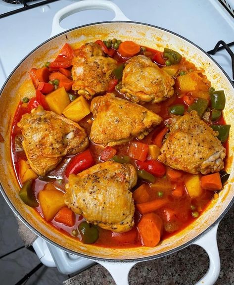 Chicken Recipes Filipino, Chicken Afritada, The Stew, Bone In Chicken, Fancy Dinner Recipes, Stew Chicken Recipe, Adobo Chicken, Filipino Dishes, Savory Chicken