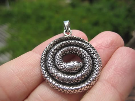 925 Silver Snake Pendant Necklace Thailand jewelry Art A15 #Handmade Cool Handmade Jewelry, Thailand Jewelry, Tiffany Bracelet Silver, Snake Necklace Silver, Silver Snake Bracelet, Silver Jewelry Box, Necklace Art, Snake Pendant, Fine Silver Jewelry