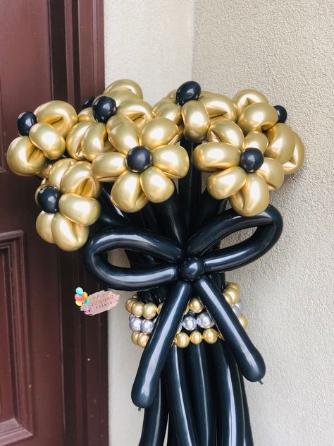 Black And Gold Balloon Bouquet, Ballon Flower Bouquet, Bouquet Balon, Balloon Bucket, Balloon Flower Bouquet, Balloon Centerpieces Diy, Flower Balloons Diy, Flower Balloons, Black And White Balloons