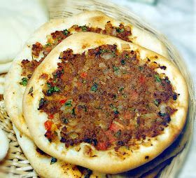 Chaldean Recipe, Iraqi Cuisine, Middle East Food, Iftar Recipes, Flat Bread, Eastern Cuisine, Persian Food, Italian Pizza, Food History