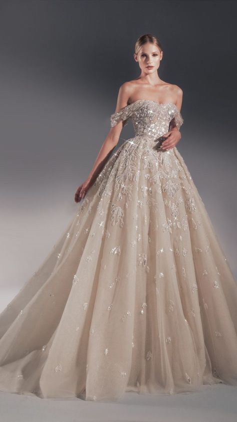 Wedding Dresses Zuhair Murad, Mommy Daughter Dresses, Zuhair Murad Bridal, Glam Wedding Dress, Haute Couture Wedding Dress, Wedding Dresses Hippie, Dreamy Wedding Dress, Fancy Wedding Dresses, Dream Wedding Ideas Dresses