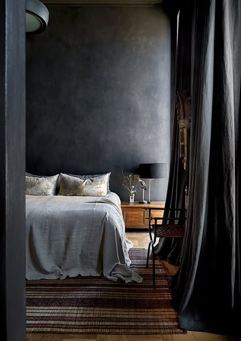 Cape Town Apartment, Town Apartment, Dark And Moody Bedroom, Moody Bedroom, Dark Bedroom, Apartment Art, Art Deco Buildings, Brother And Sister, Style Magazine