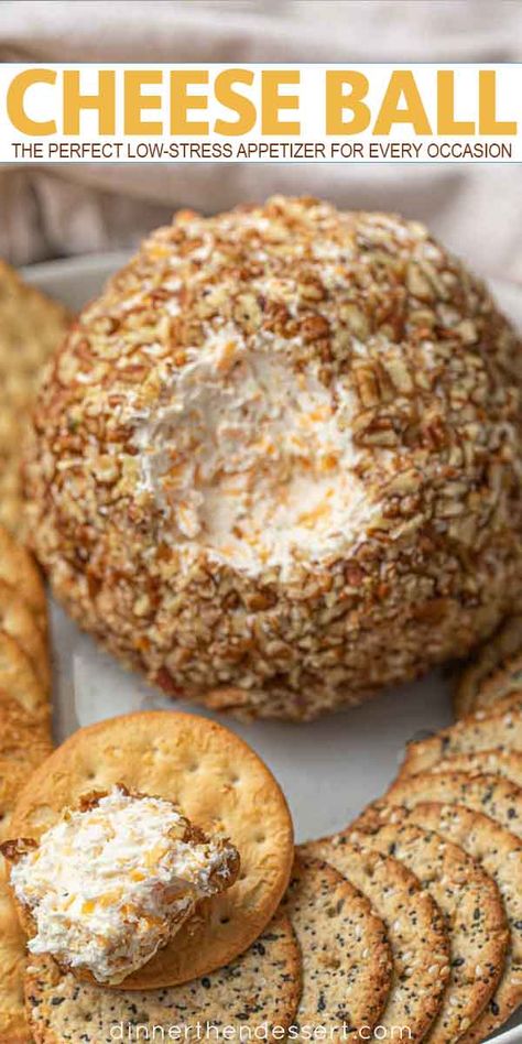 Cheese Ball Recipes Easy, Cream Cheese Ball, Cheese Ball Recipe, Holiday Cheese, Cheese Cheddar, Ball Recipes, Brie Recipes, Decorações Com Comidas, Party Appetizers Easy